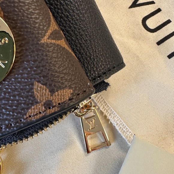 Louis Vuitton - Picture 7 of 15